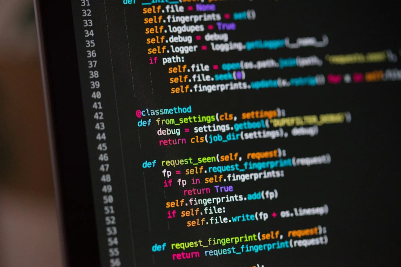 Custom Software vs. Off-the-Shelf Solutions: When Is Each Better?